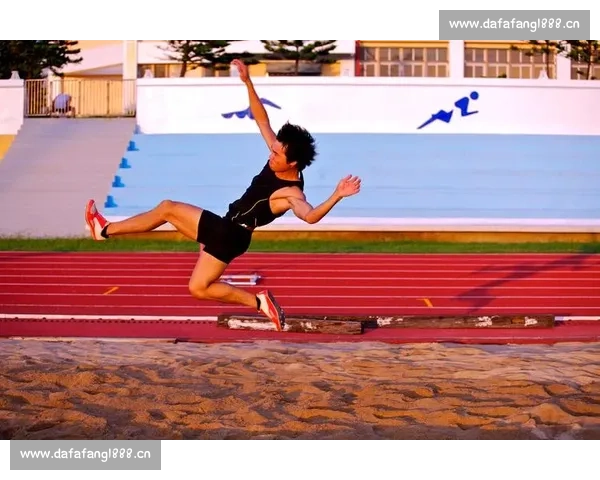 精彩跳远比赛全程解析运动员腾空瞬间回放全面揭秘高难动作亮相